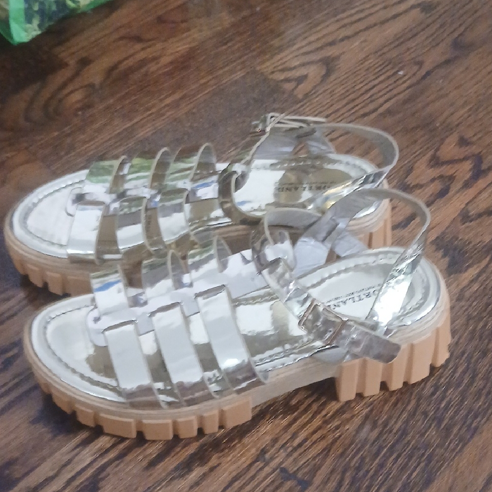 Elegant Metallic Sandals with Tan Soles